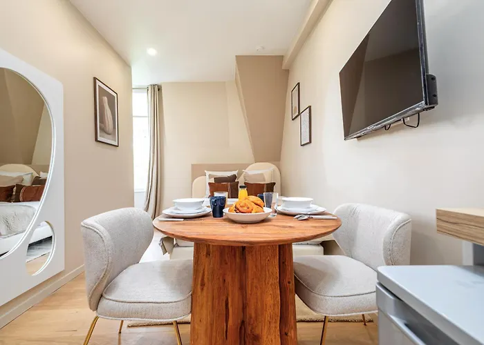 Charming Air-conditioned * Paris
